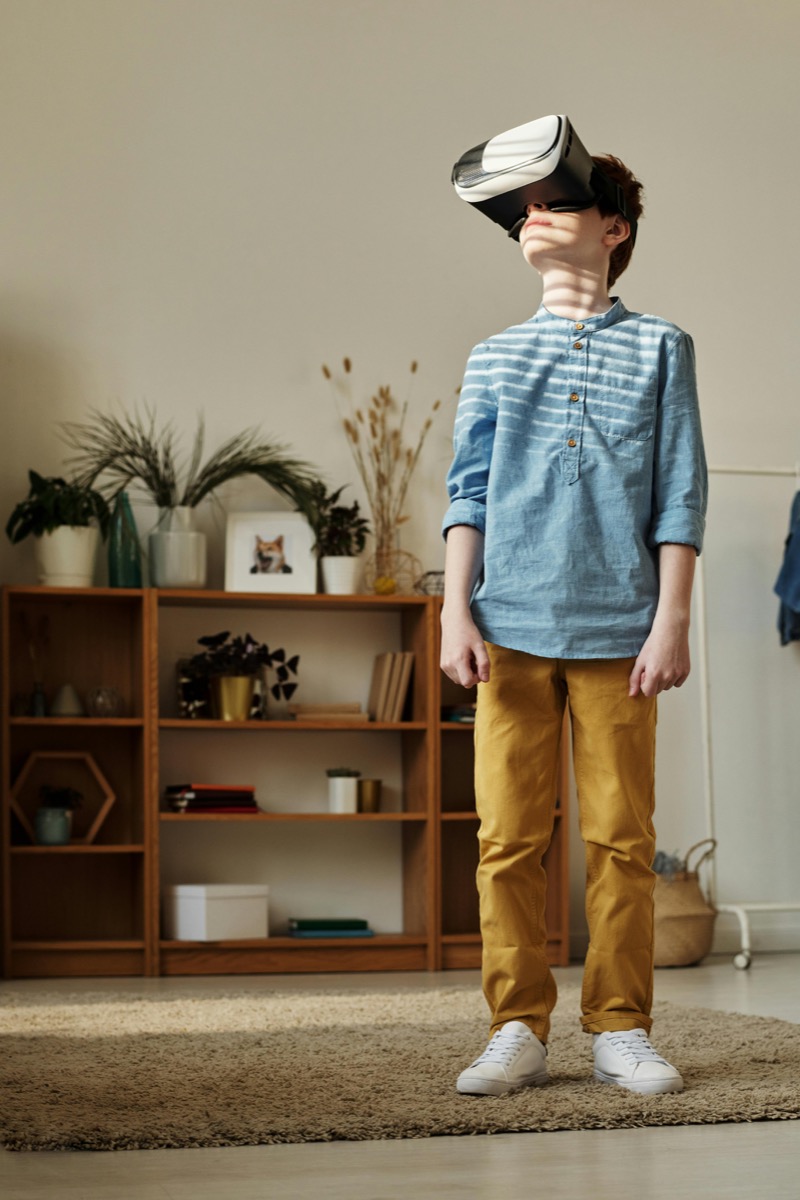 Student in virtual class
